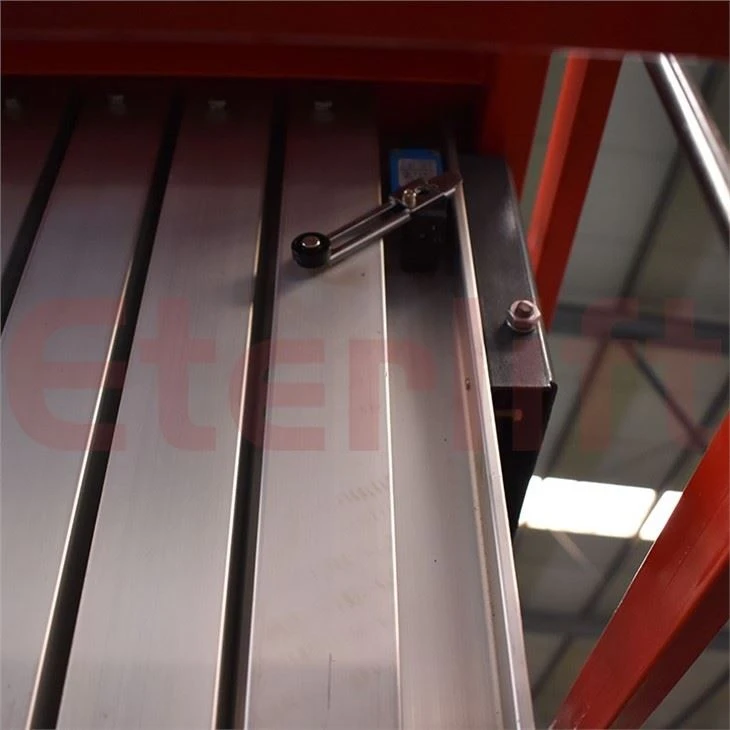 Aerial Work Platform For Replacement Of Lamps